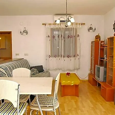 879 Hotel 4*