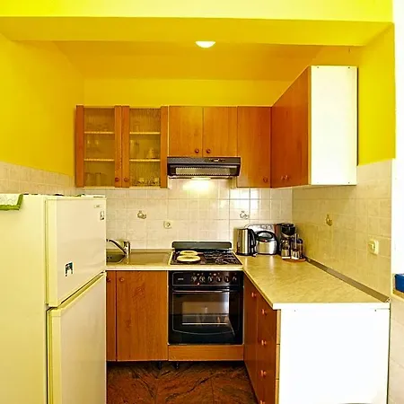 879 Hotel 4*
